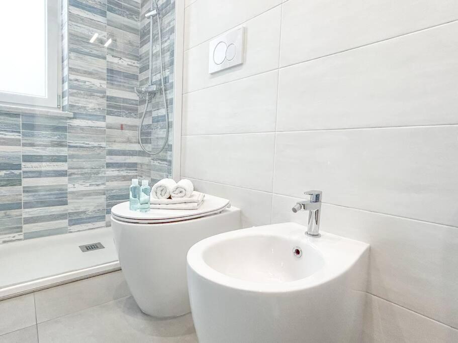 Appartamento Free Parking - Elegante Casa Con Wifi -Smarttv Savona Esterno foto