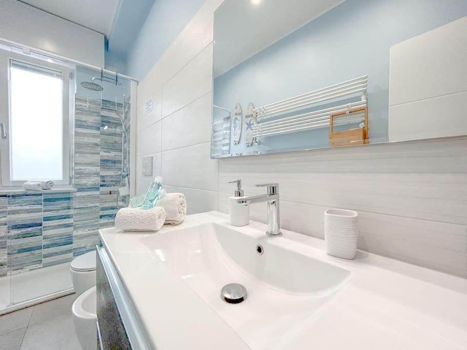 Appartamento Free Parking - Elegante Casa Con Wifi -Smarttv Savona Esterno foto
