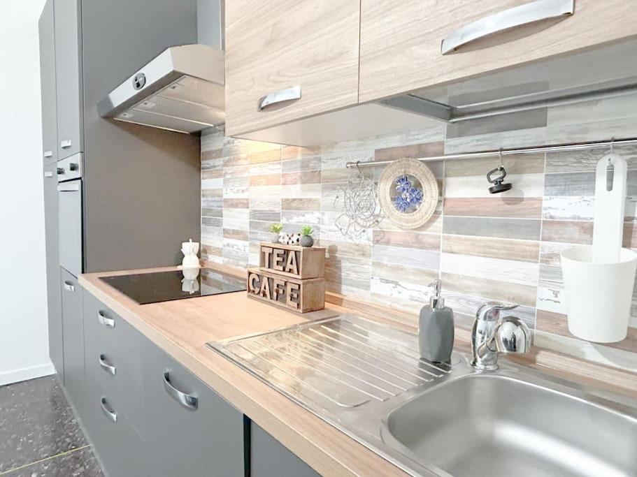 Appartamento Free Parking - Elegante Casa Con Wifi -Smarttv Savona Esterno foto